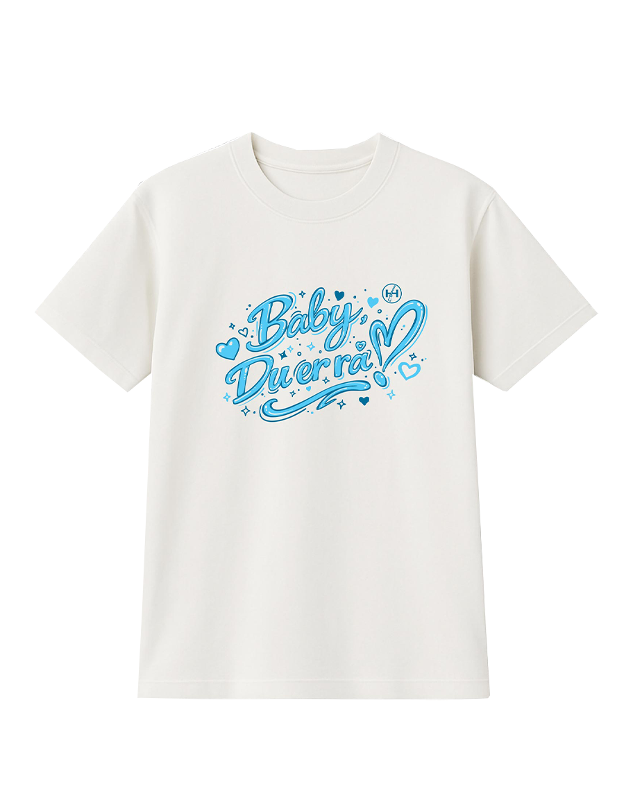 HVIT "BABY, DU ER RÅ!" T-SKJORTE (BLÅTT TRYKK)